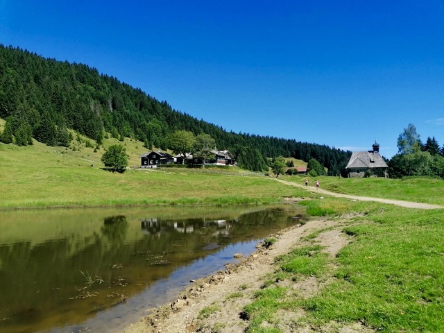 aelpele-von-unten-mit-see